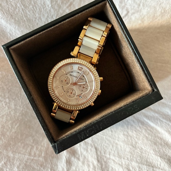 Michael Kors MK Rose Gold Watch - Picture 1 of 10